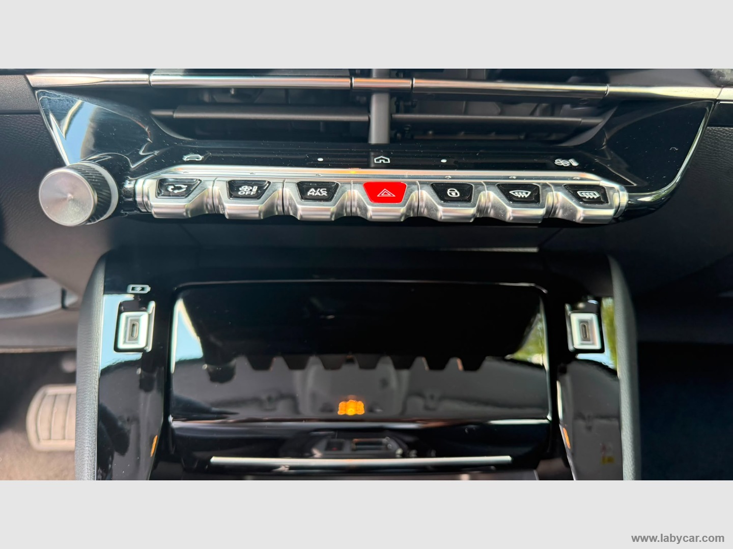 Peugeot 208 Hybrid 110 e-DCS6 Allure - Immagine 19