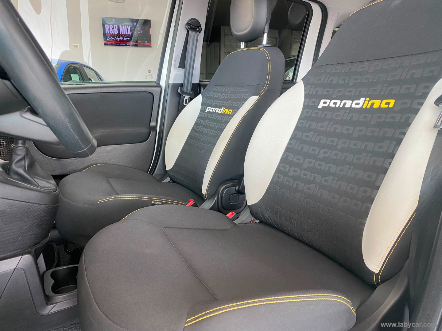 Fiat Panda 1.0 FireFly S&S Hybrid Pandina - Immagine 19