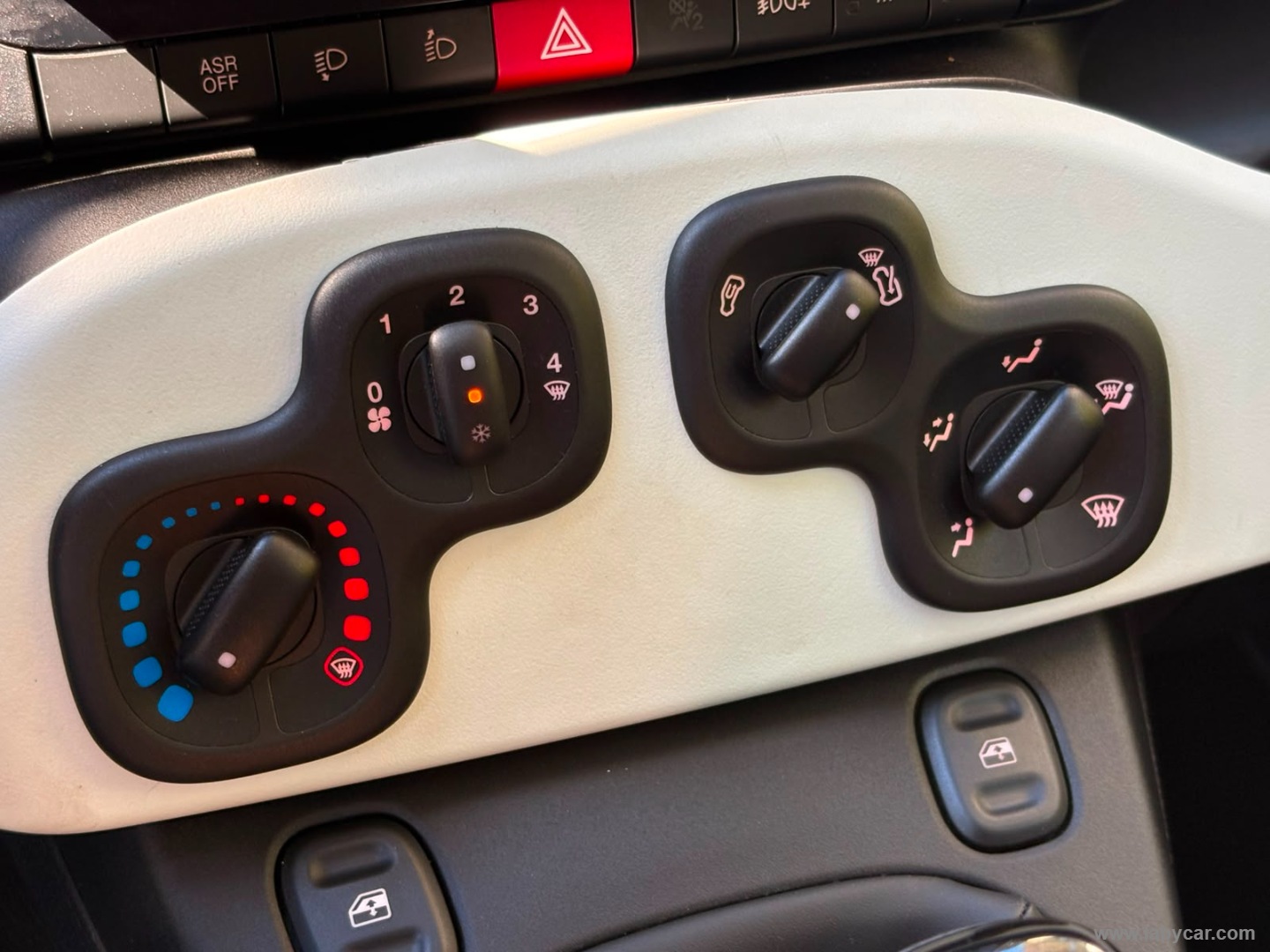 Fiat Panda 1.0 FireFly S&S Hybrid Pandina - Immagine 19