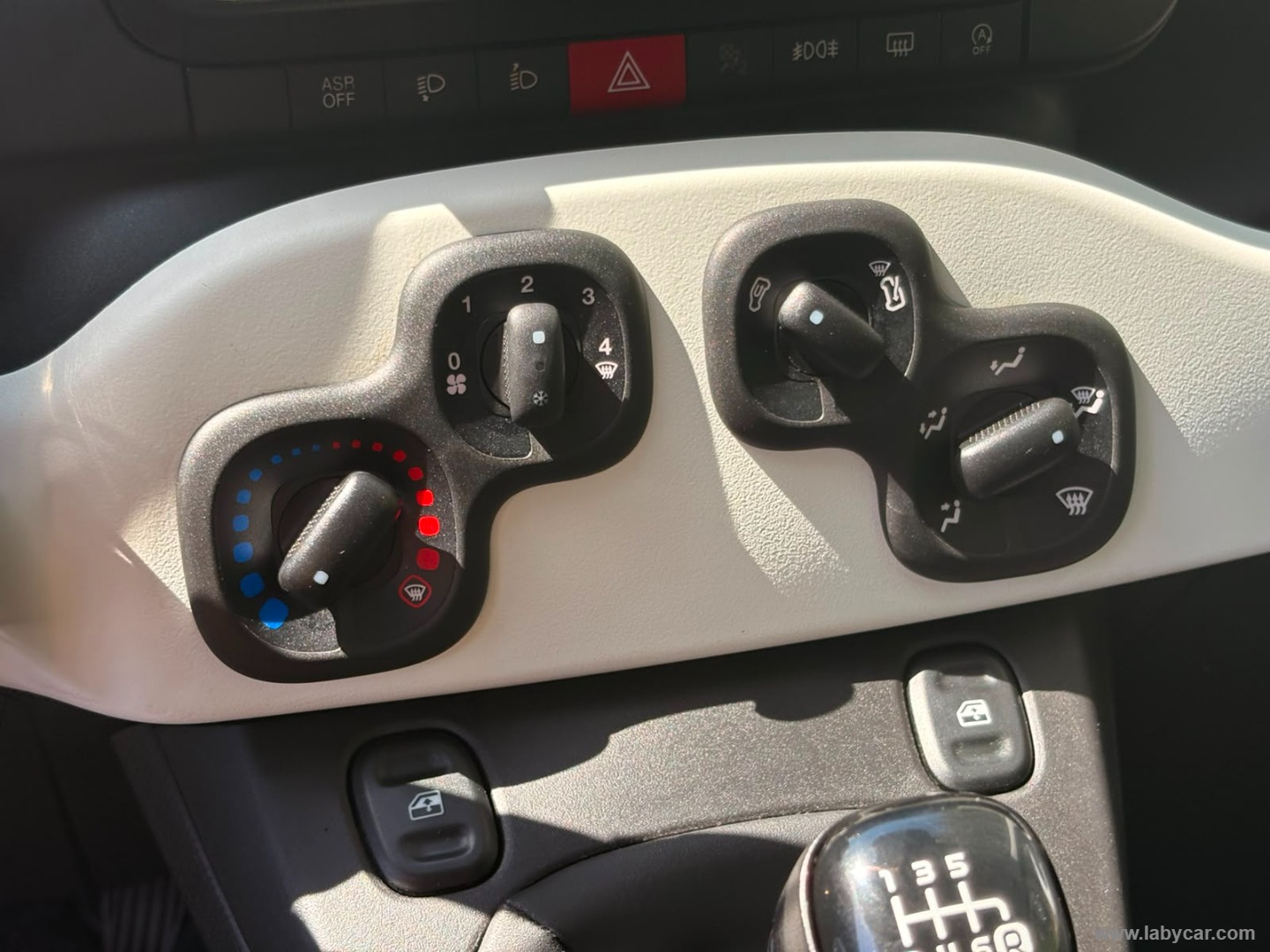 Fiat Panda 1.0 FireFly S&S Hybrid Pandina - Immagine 19