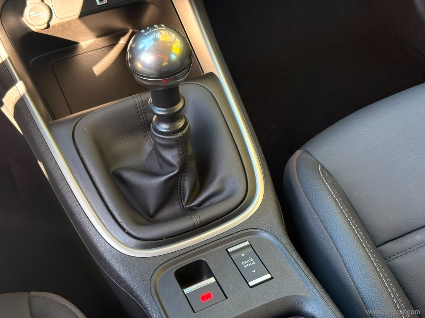Jeep Avenger 1.2 Turbo Altitude - Immagine 19