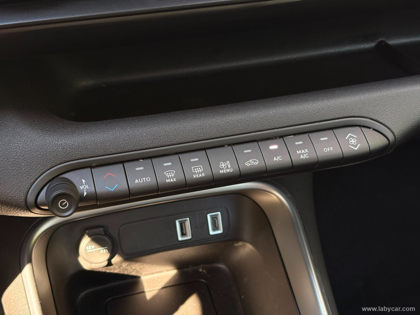 Jeep Avenger 1.2 Turbo Altitude - Immagine 19