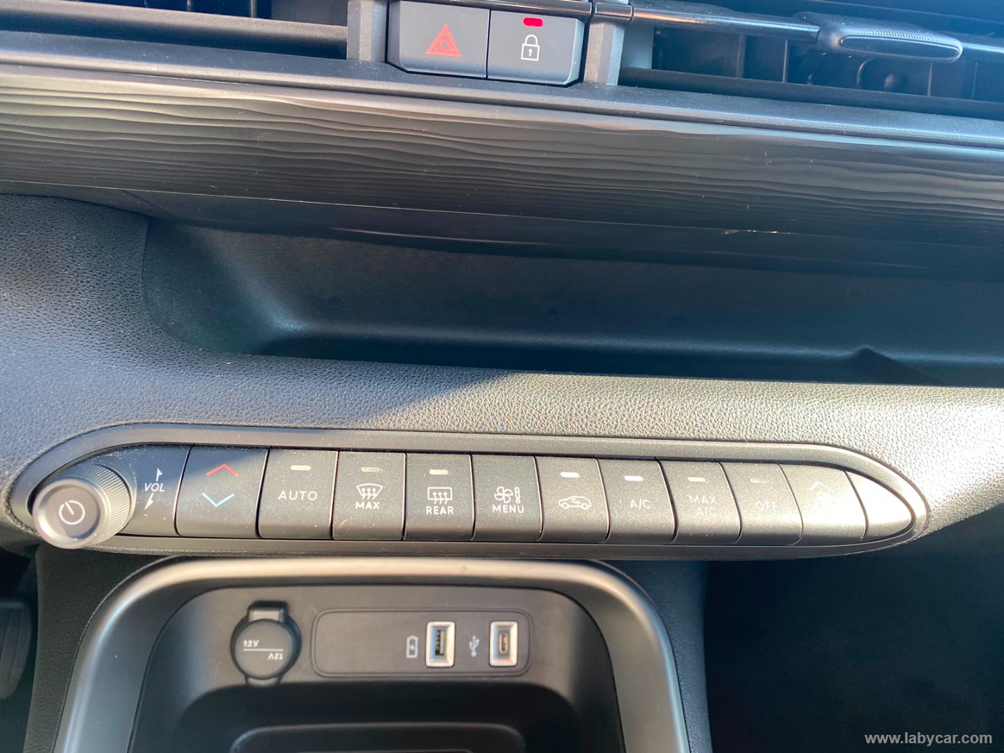 Jeep Avenger 1.2 Turbo Altitude - Immagine 19