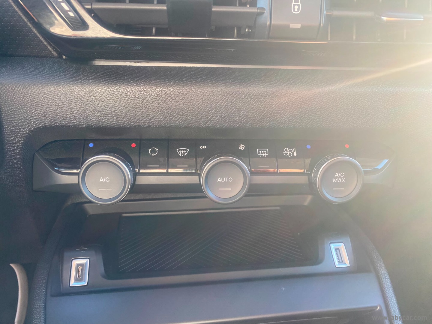 Citroën C4 Hybrid 145 e-DCS6 Plus - Immagine 19