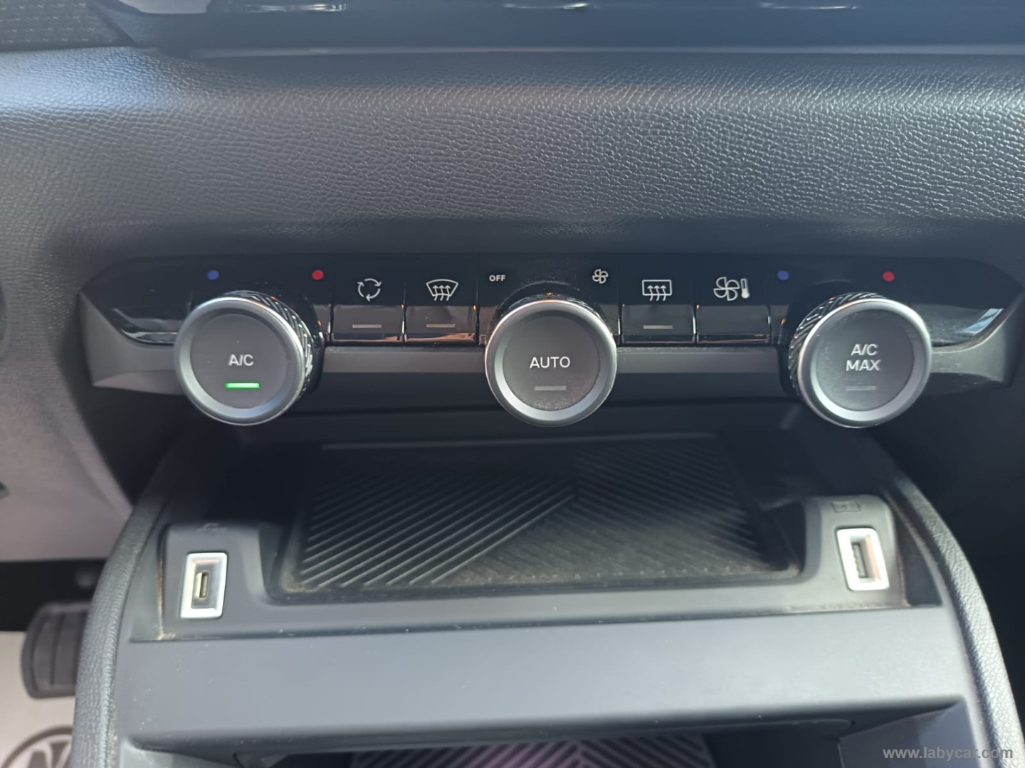 Citroën C4 Hybrid 145 e-DCS6 Plus - Immagine 19