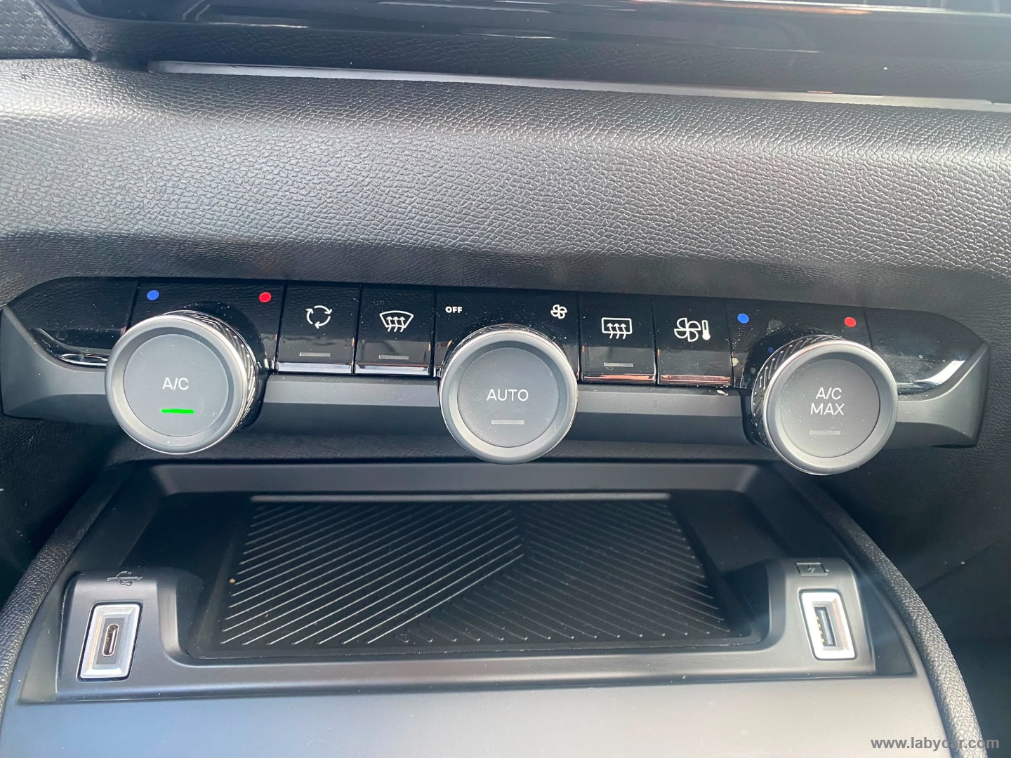 Citroën C4 Hybrid 145 e-DCS6 Plus - Immagine 19