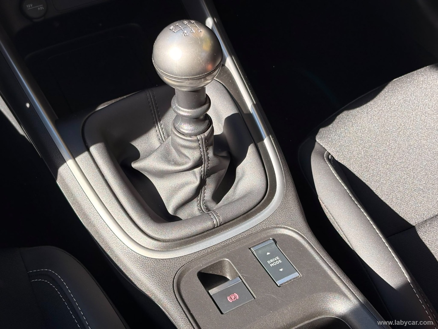 Jeep Avenger 1.2 Turbo Altitude - Immagine 19