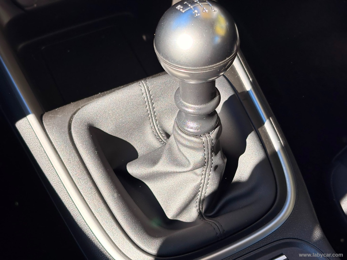 Jeep Avenger 1.2 Turbo Altitude - Immagine 19