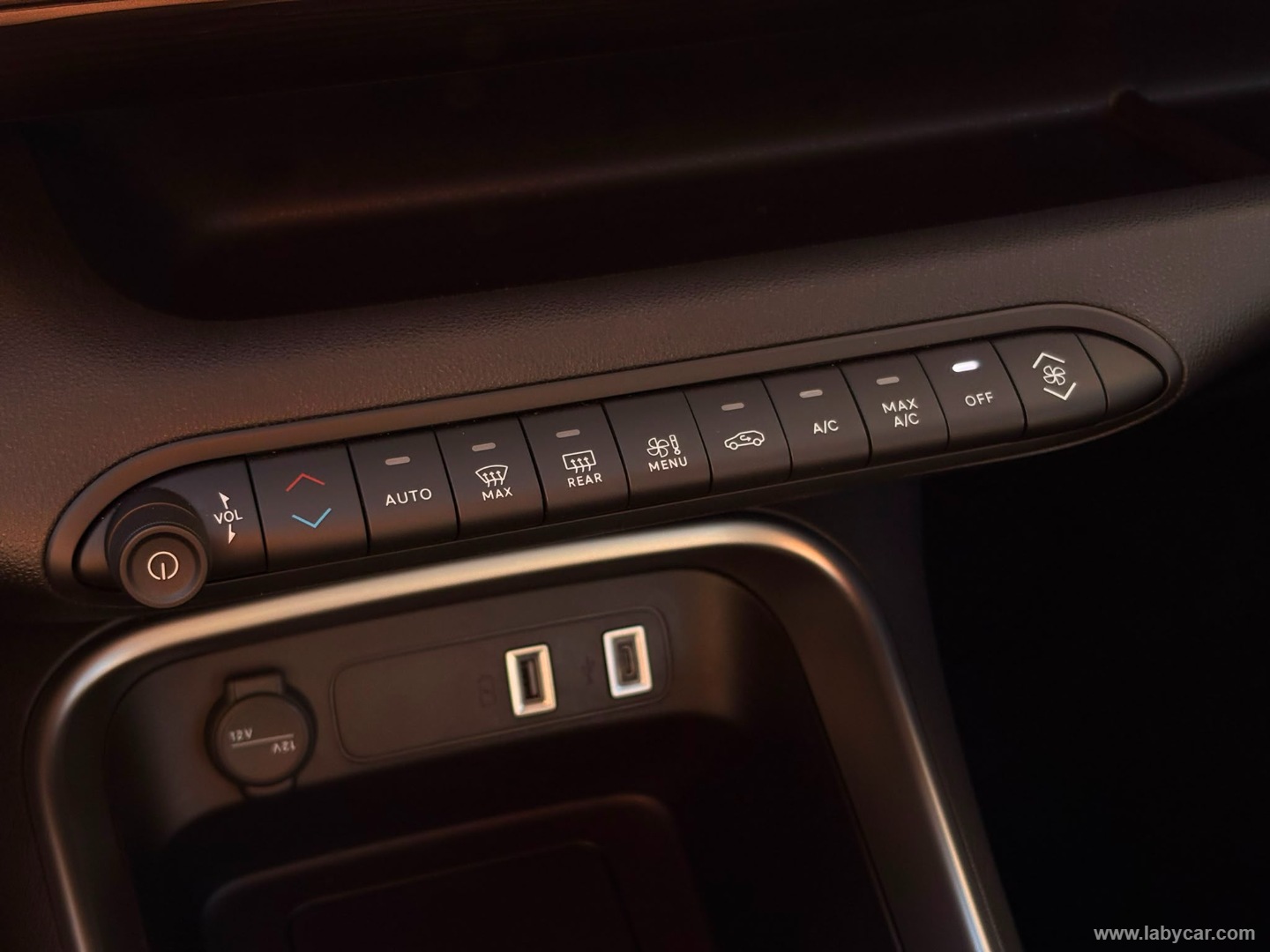 Jeep Avenger 1.2 Turbo Altitude - Immagine 19