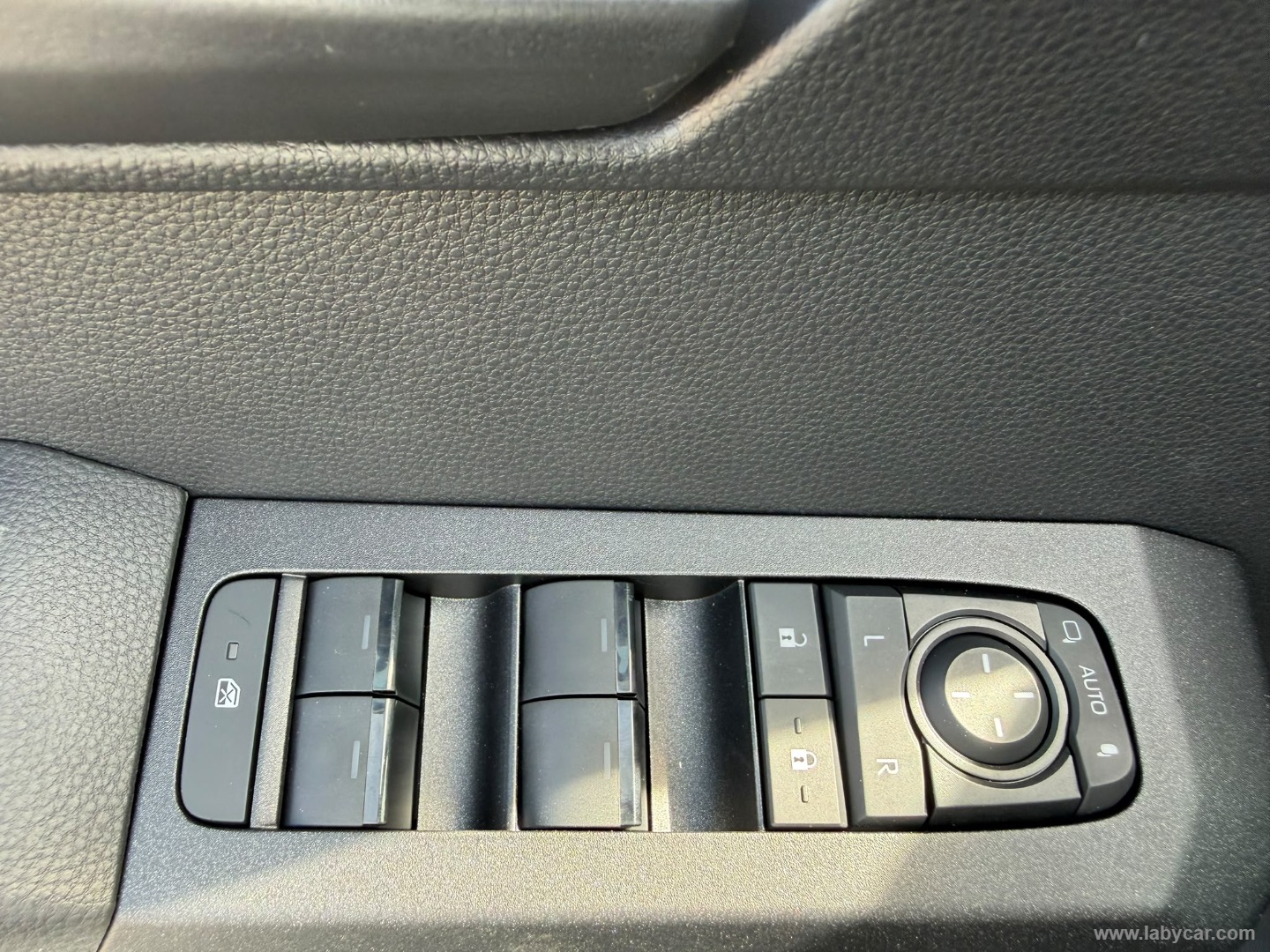 Toyota Hilux 2.8 D-4D 48V A/T 4WD DC Hilux - Immagine 19