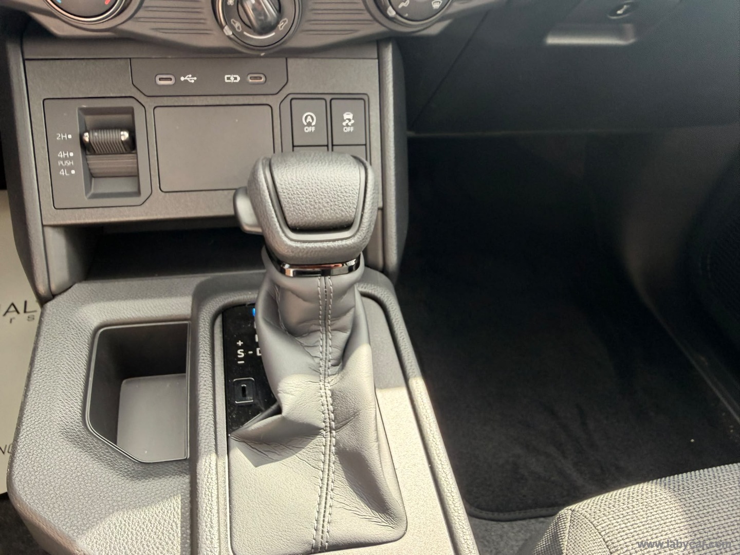 Toyota Hilux 2.8 D-4D 48V A/T 4WD DC Hilux - Immagine 19
