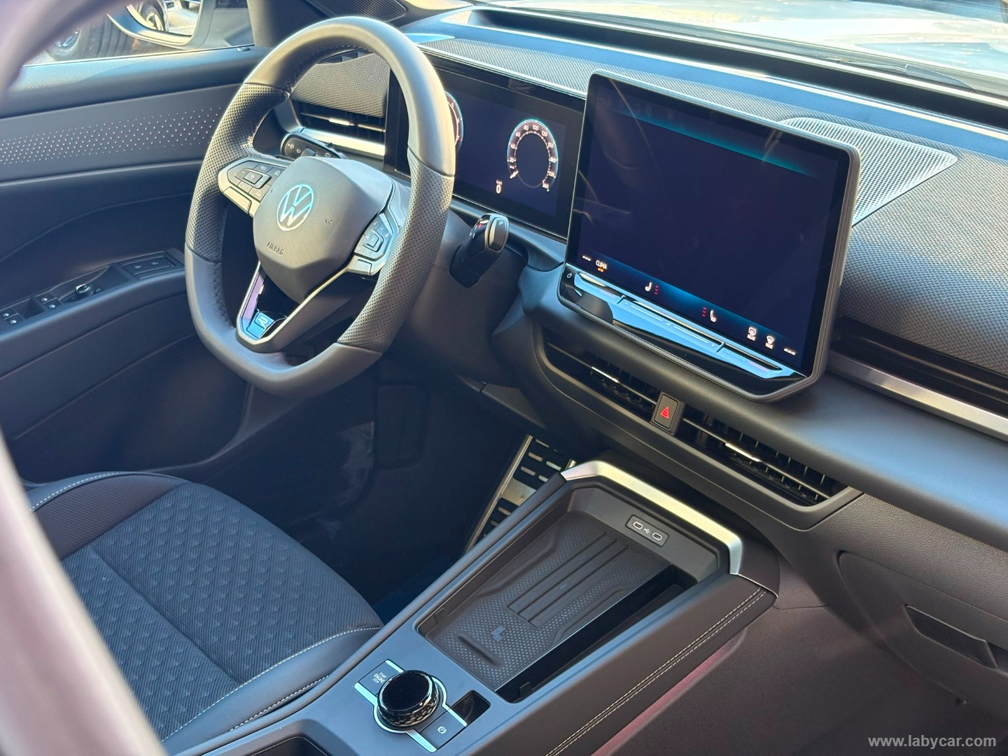 Volkswagen T-Roc 1.5 eTSI ACT 150 CV DSG R-Line - Immagine 19