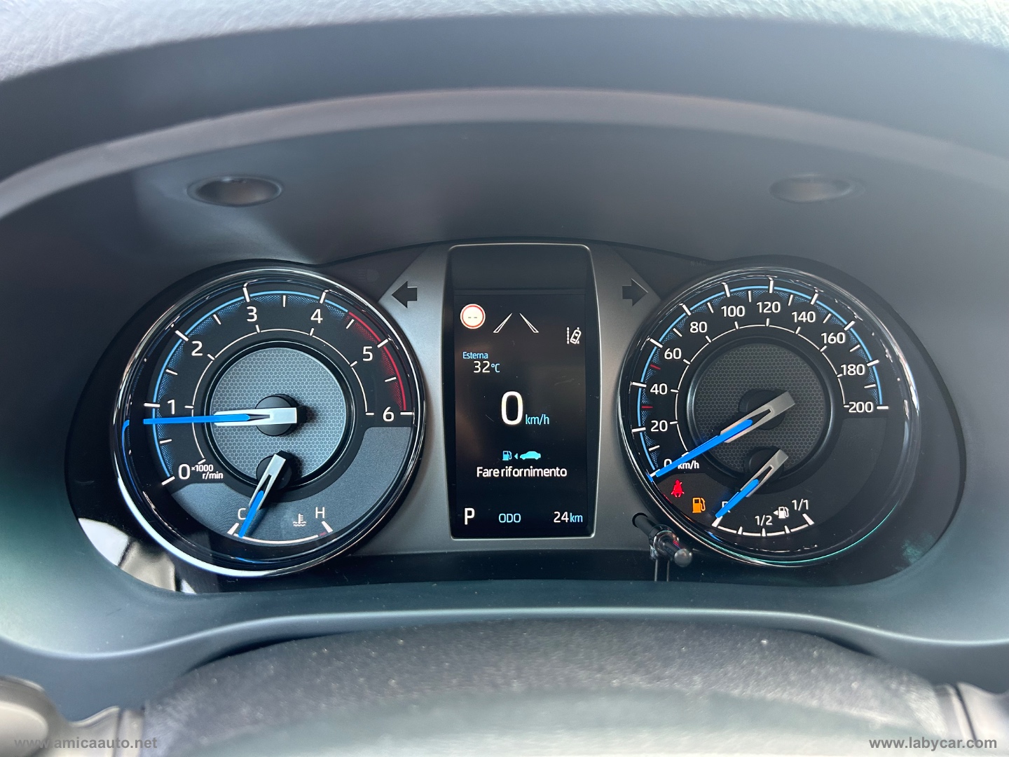 Hilux 2.8 D-4D 48V A/T 4WD DC Invincible - immagine 19