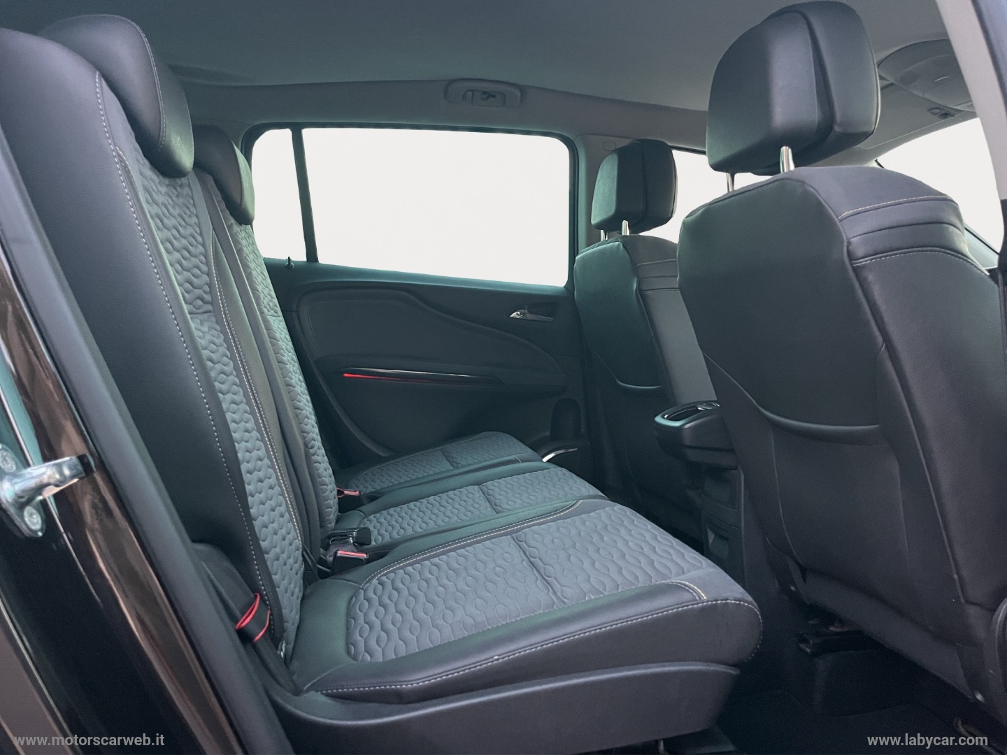 Zafira Tourer 2.0 CDTi 130 CV Cosmo 7 POSTI - immagine 19