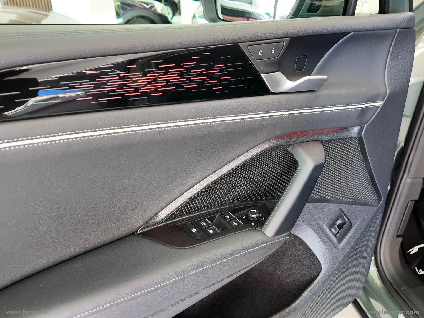 Tiguan 2.0 TDI 150 CV DSG Elegance - immagine 19