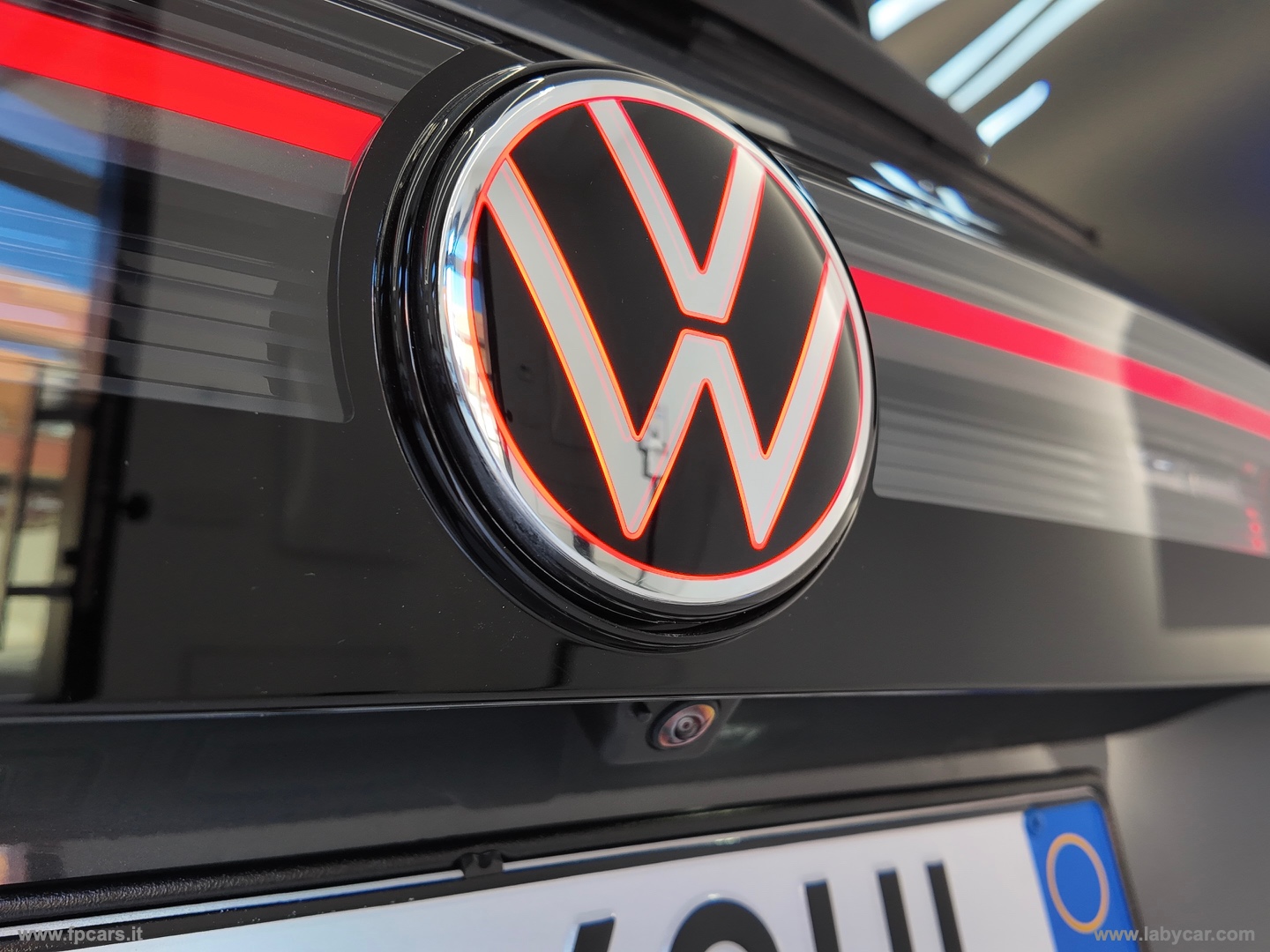 Tiguan 2.0 TDI 150 CV DSG R-Line Plus TETTO APRI. - immagine 19
