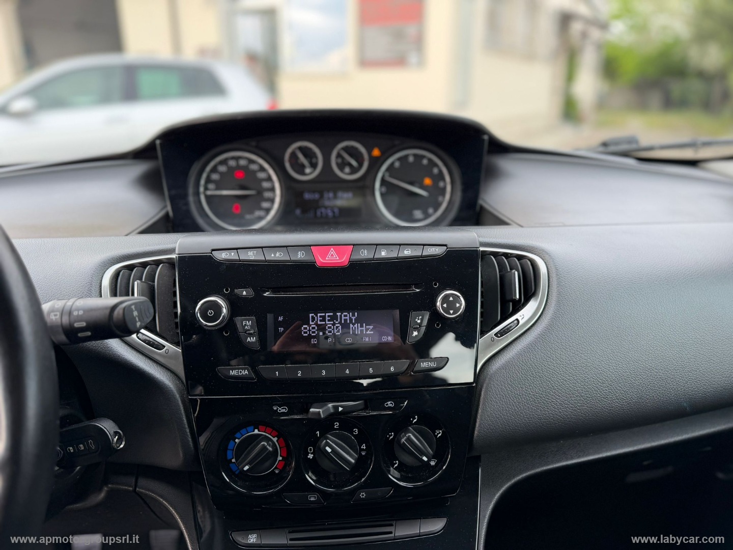 Ypsilon 0.9 T.Air 85CV 5p. Met.Ec. Gold - immagine 19