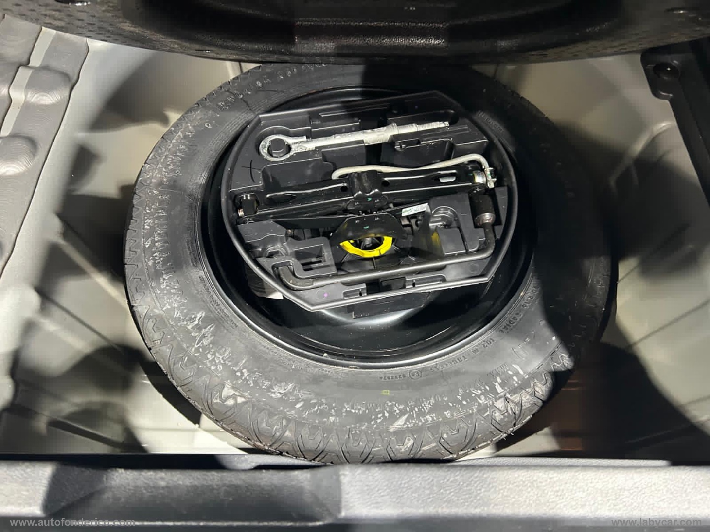 3008 1.6 HDi 112 CV Business - immagine 19