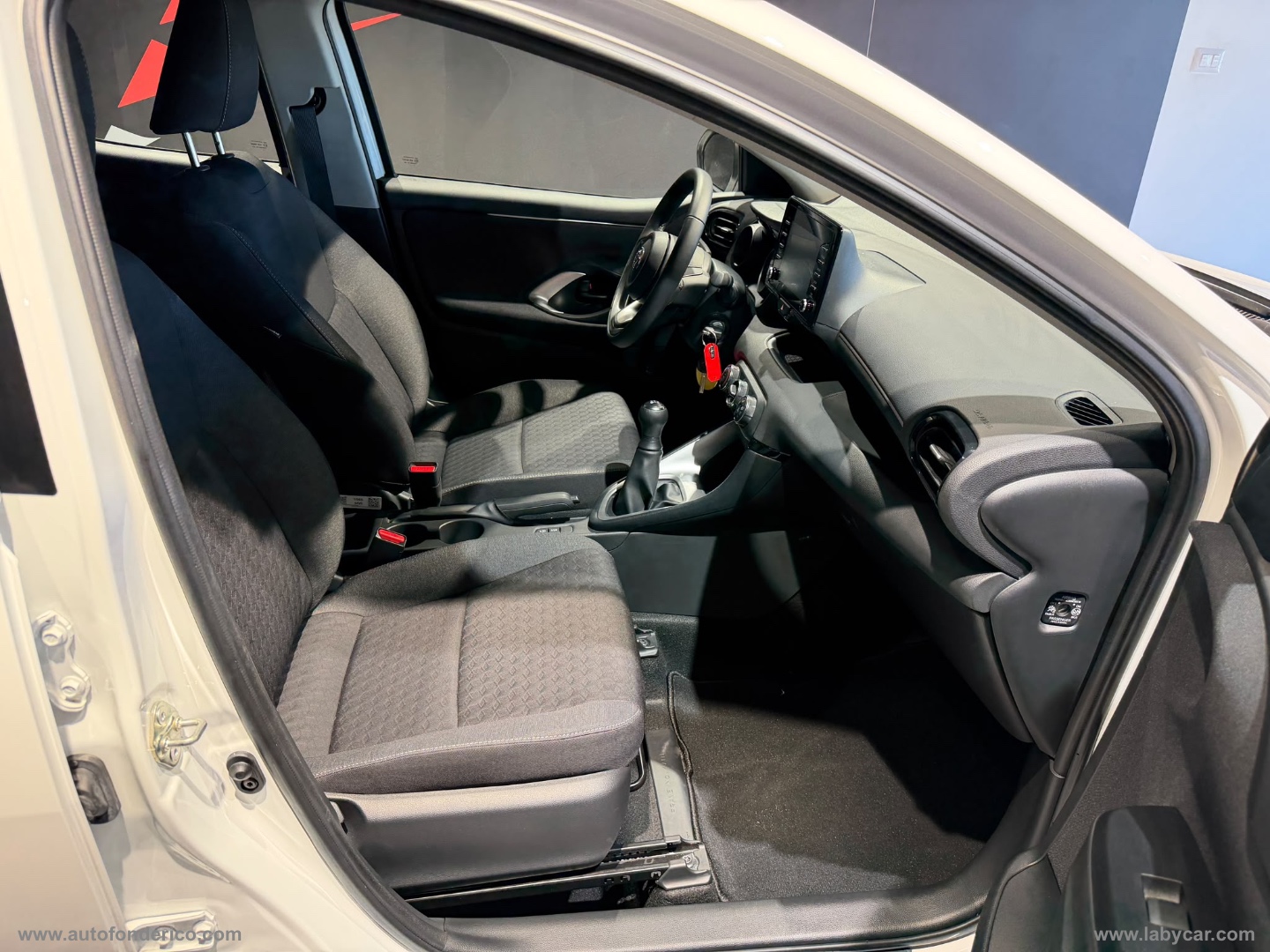 Yaris 1.0 5p. Active - immagine 19