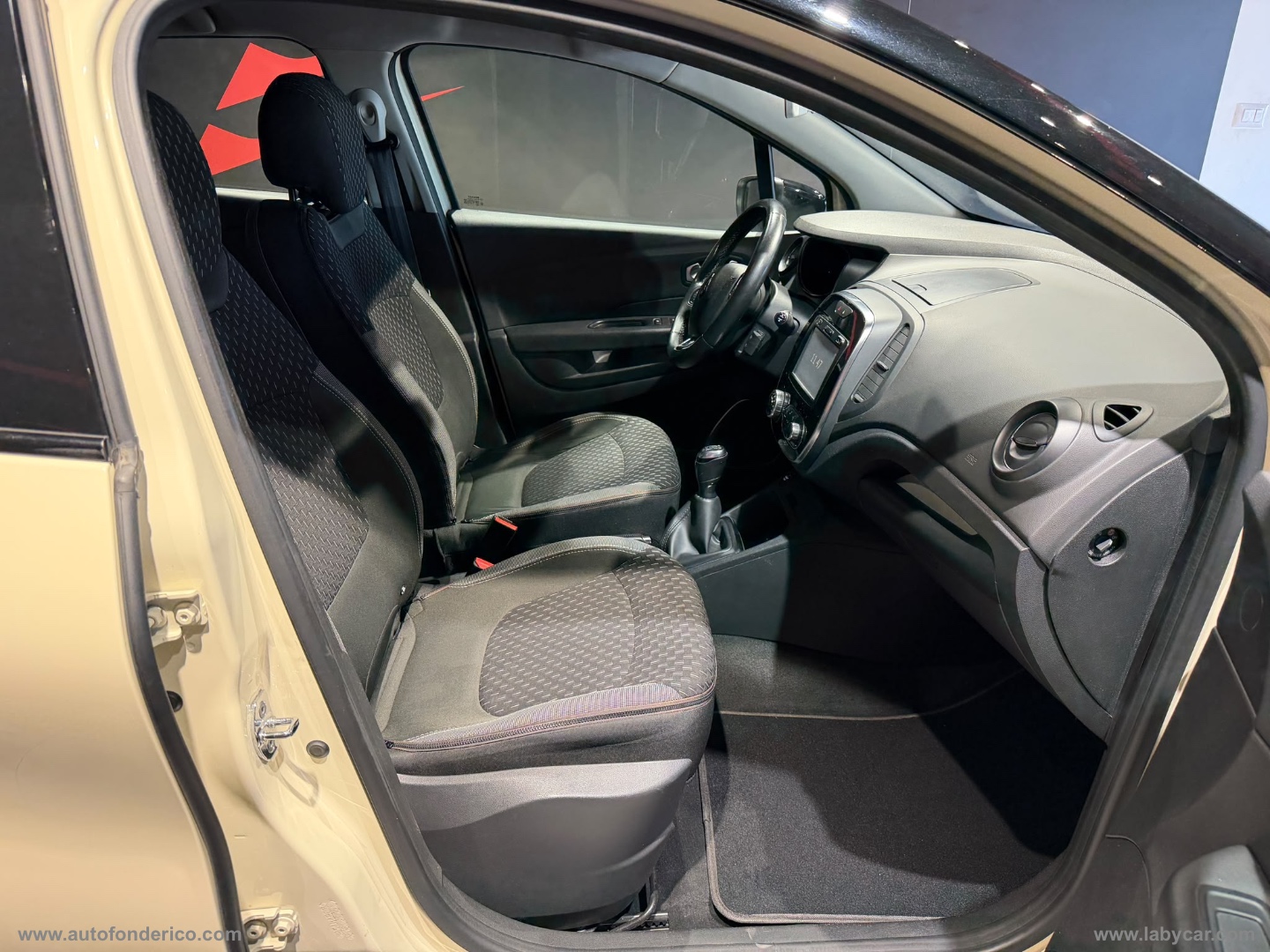 Captur TCe 12V 90 CV S&S Energy Intens - immagine 19