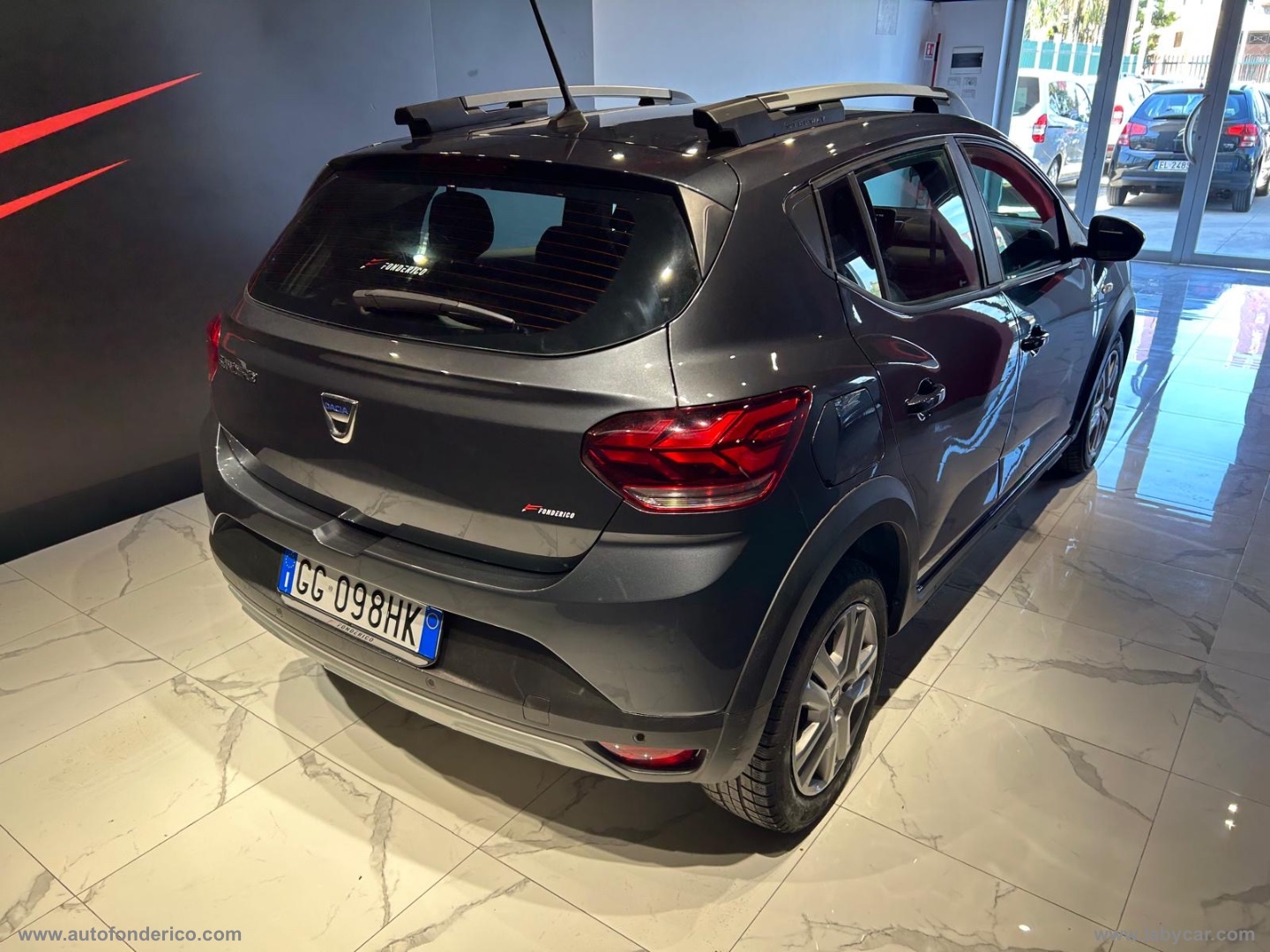 Sandero Stepway 1.0 TCe 90 CV Comfort - immagine 19