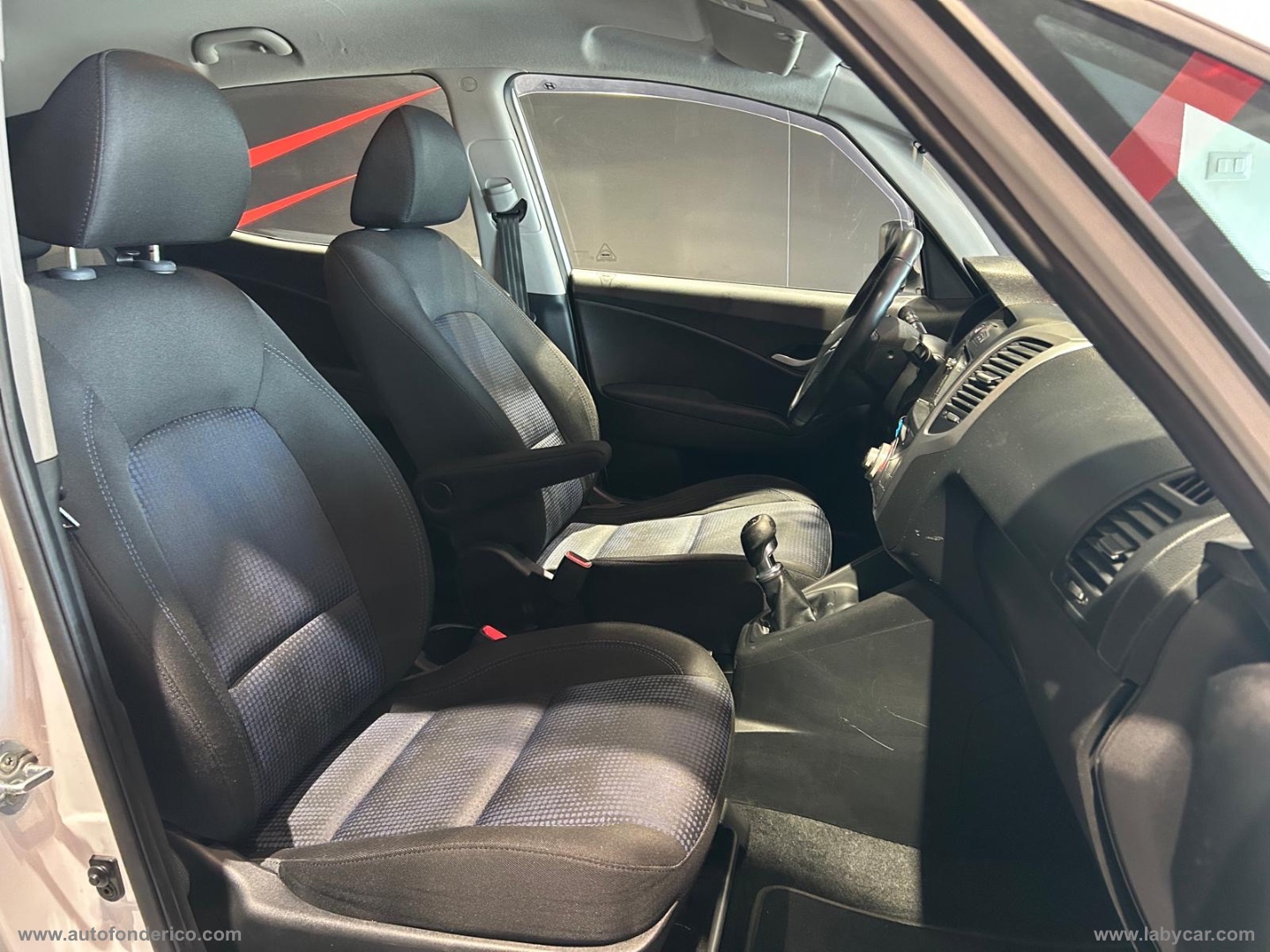 ix20 1.4 CRDI 90 CV Style - immagine 19