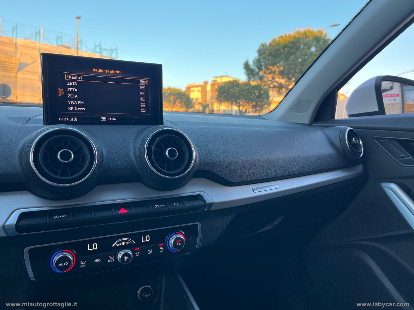 Q2 30 TDI S tronic Business Design - immagine 19