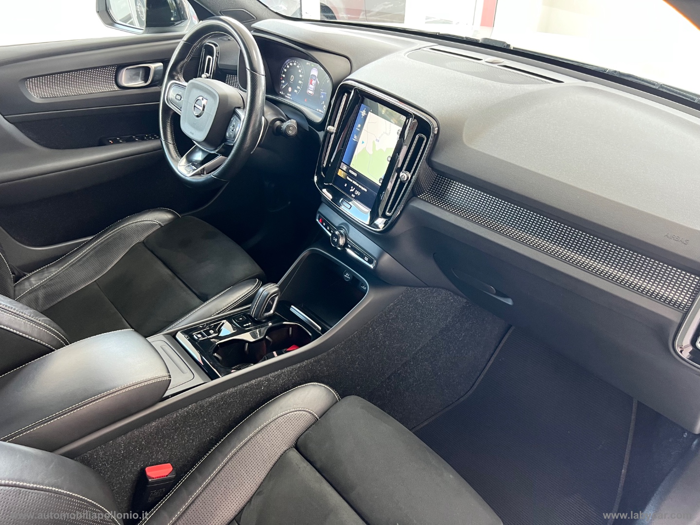 XC40 D3 R-design - immagine 19