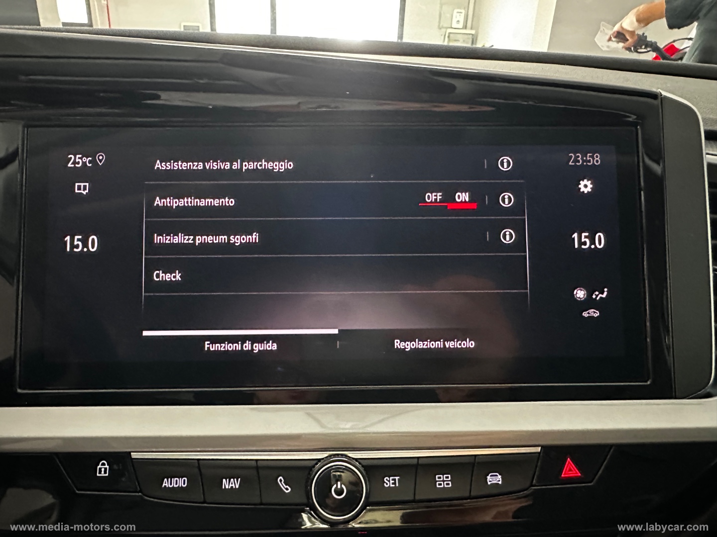 Grandland 1.5 D Ecotec aut. Ultimate - immagine 19