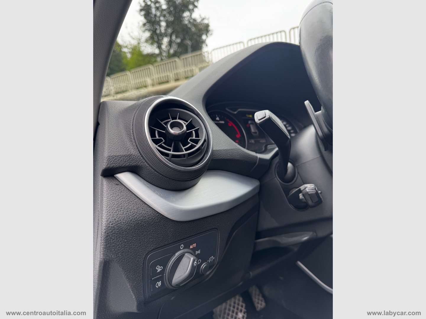 Q2 35 TDI S tronic Identity Black - immagine 19
