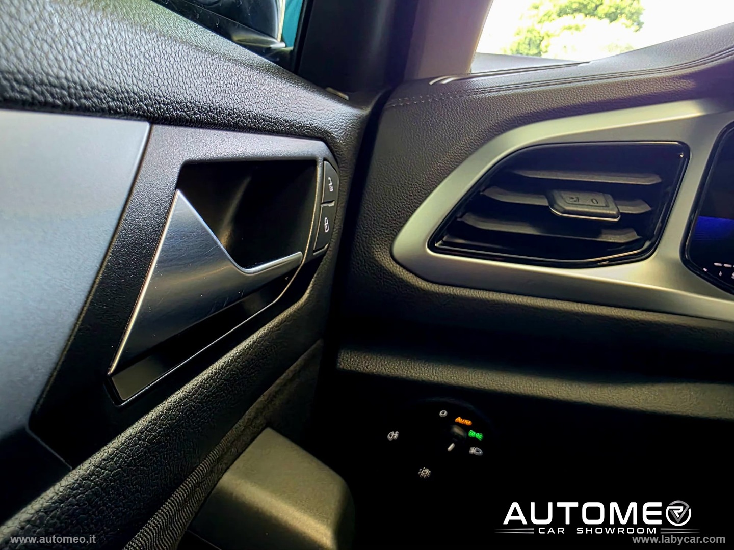 T-Roc 2.0 TDI SCR 150 CV DSG Life - immagine 19