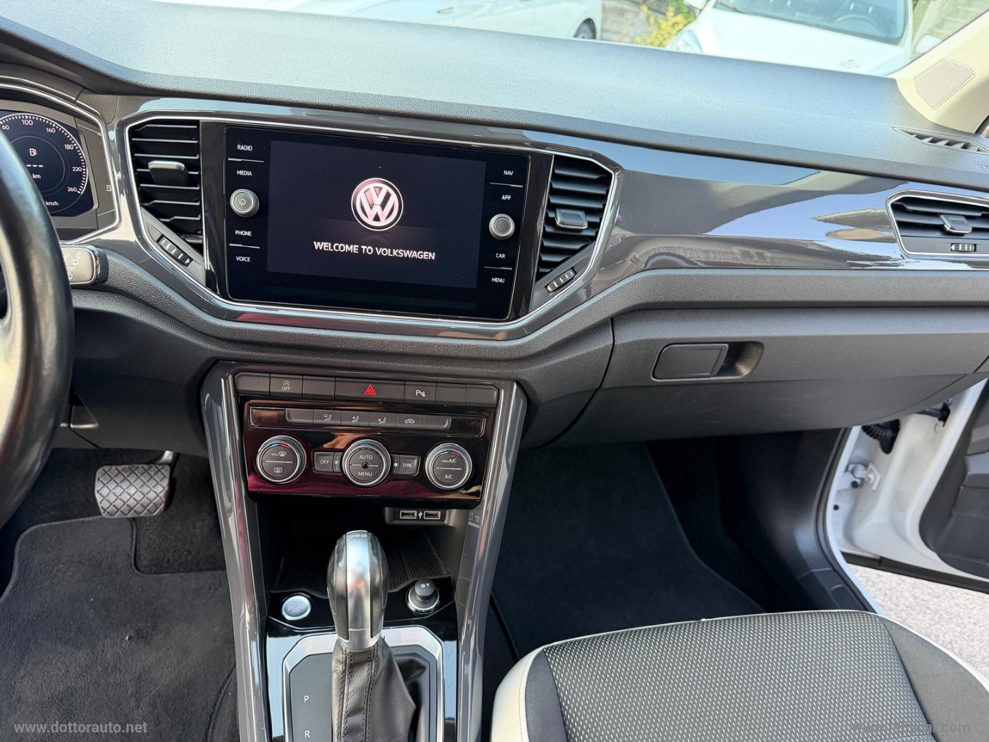 T-Roc 2.0 TDI 150 DSG 4MOTION Adv. BMT - immagine 19