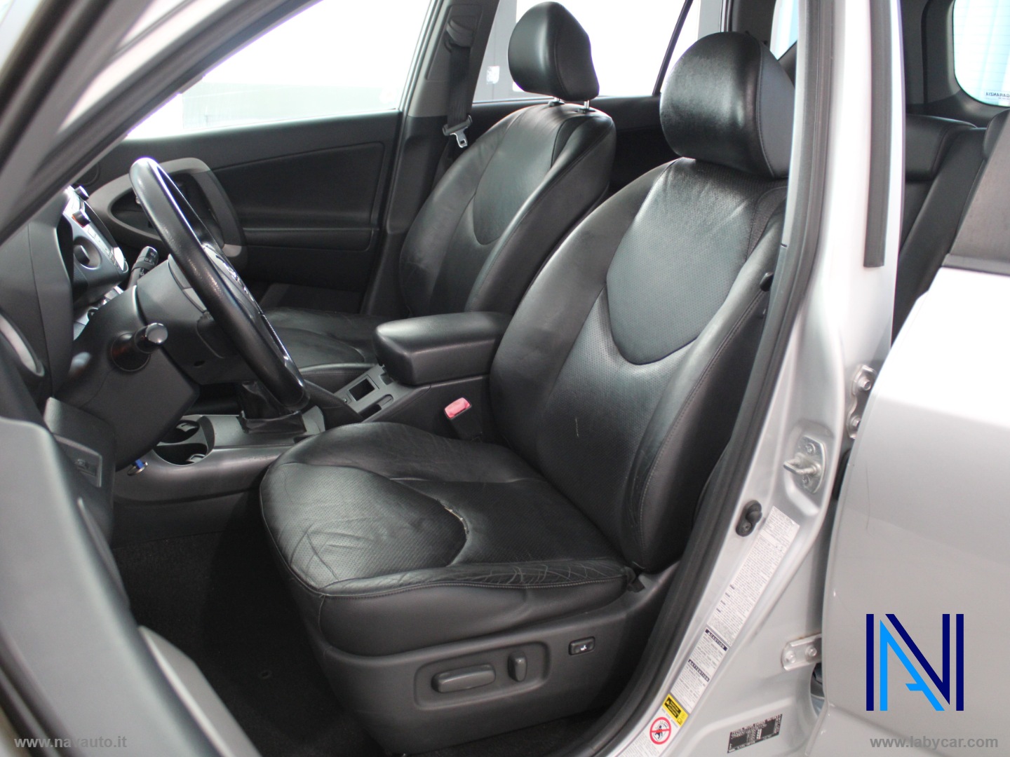 RAV4 2.2 D-4D 177 CV Luxury - immagine 19