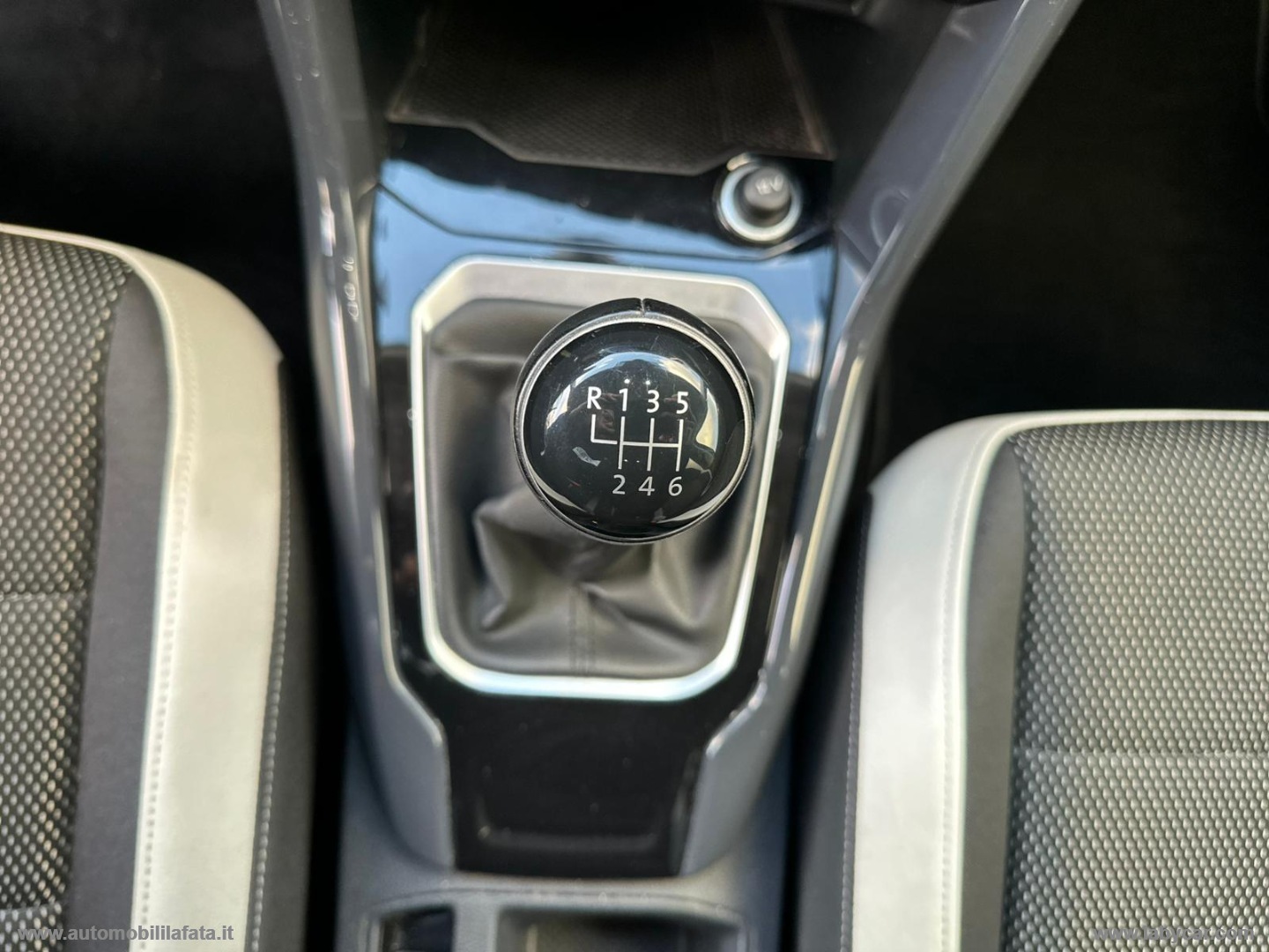 T-Roc 1.6 TDI SCR Advanced BlueMot.Tech. PARI AL NUOVO - immagine 19