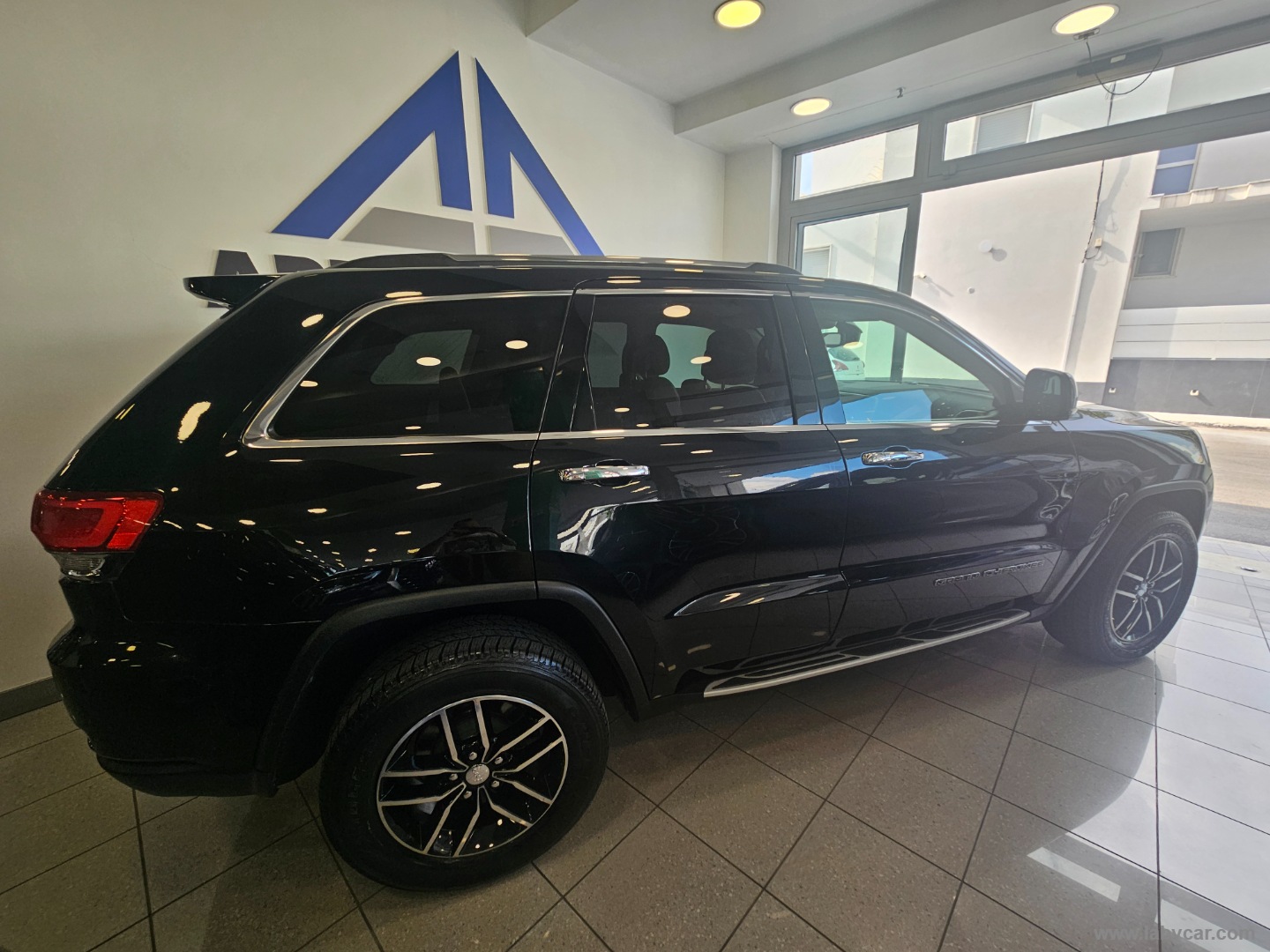 Gr. Cherokee 3.0 V6 CRD 250 MJT II Lim. - immagine 20