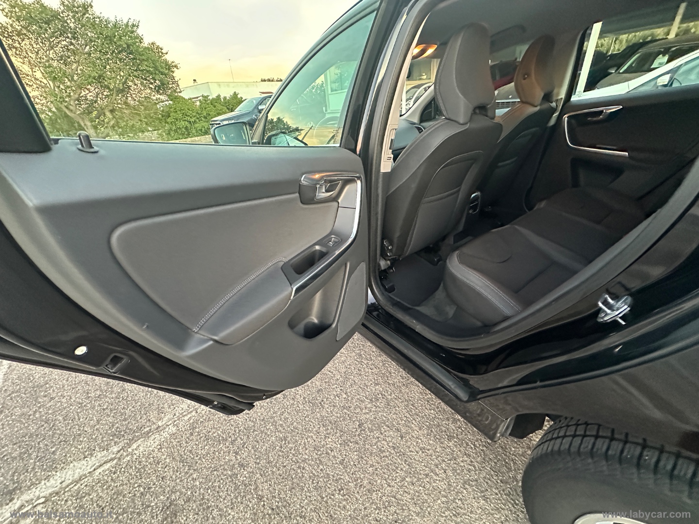 XC60 AWD 2.4D Momentum - immagine 20