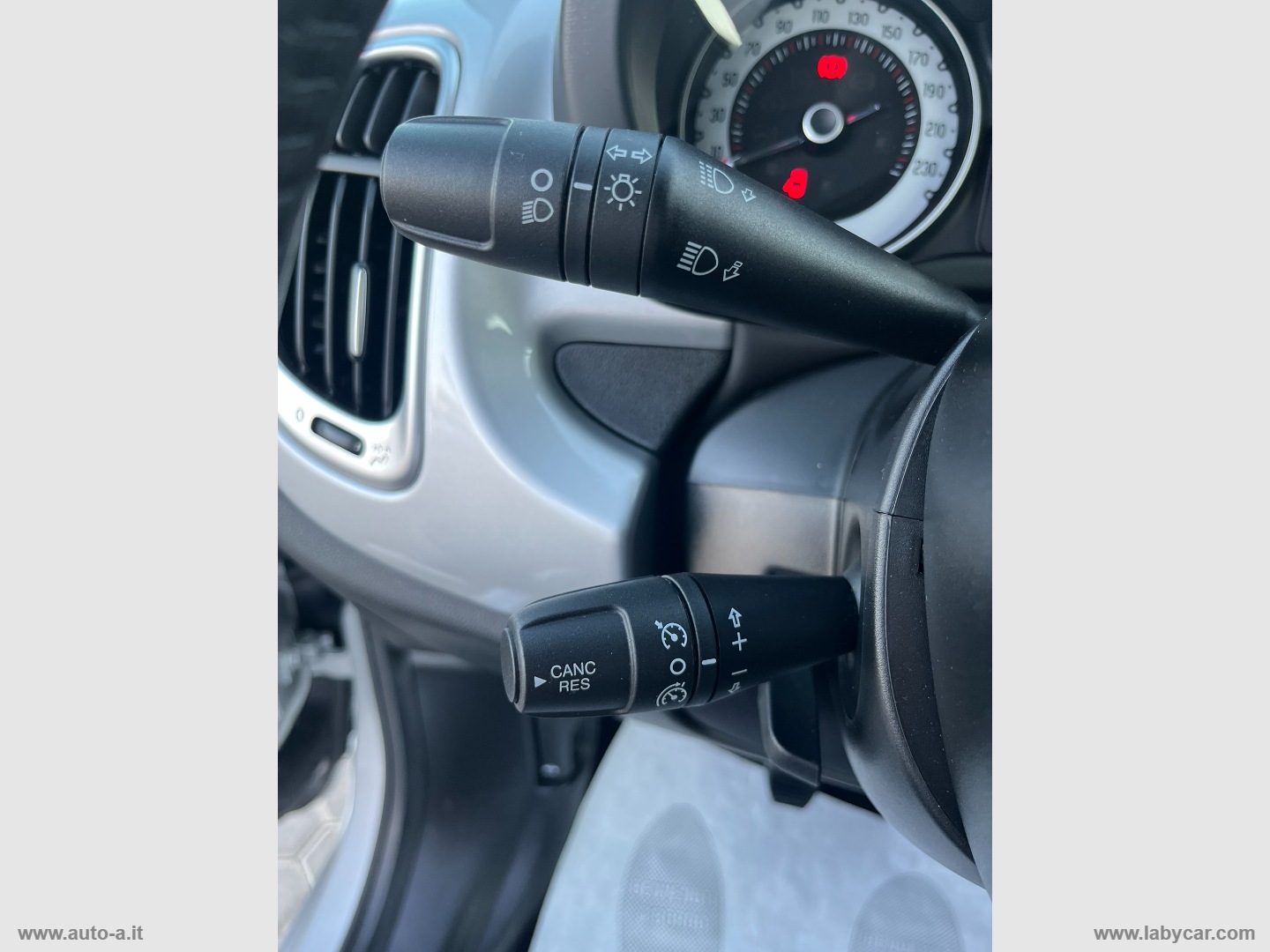 500L 1.4 95 CV Lounge - immagine 20