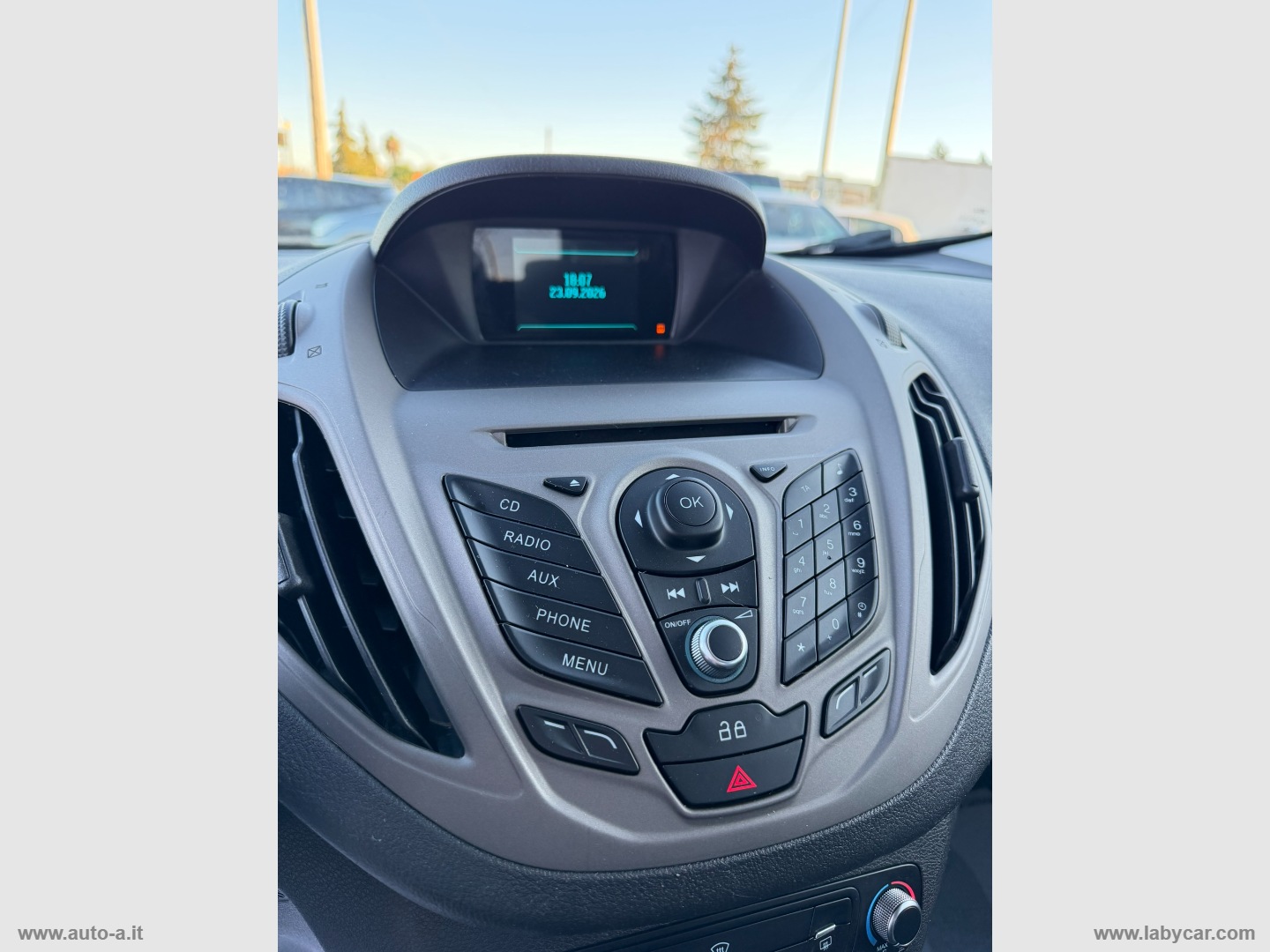 Tourneo Courier 1.0 EcoBoost 100 CV TITANIUM - immagine 20