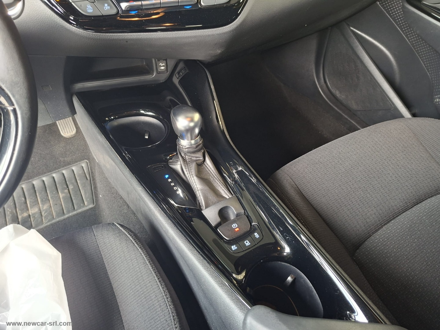 C-HR 1.8 Hybrid E-CVT Active - immagine 20