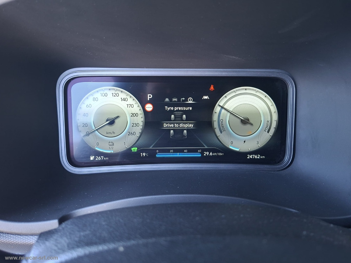 Kona EV 64 kWh XClass - immagine 20