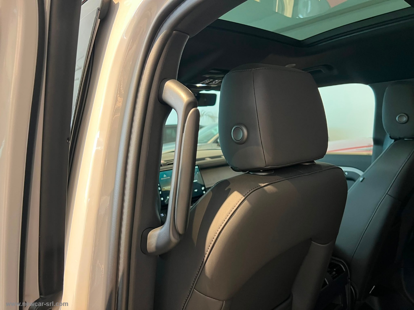 Defender 110 3.0D I6 250 AWD X-Dyn.SE N1 - immagine 20