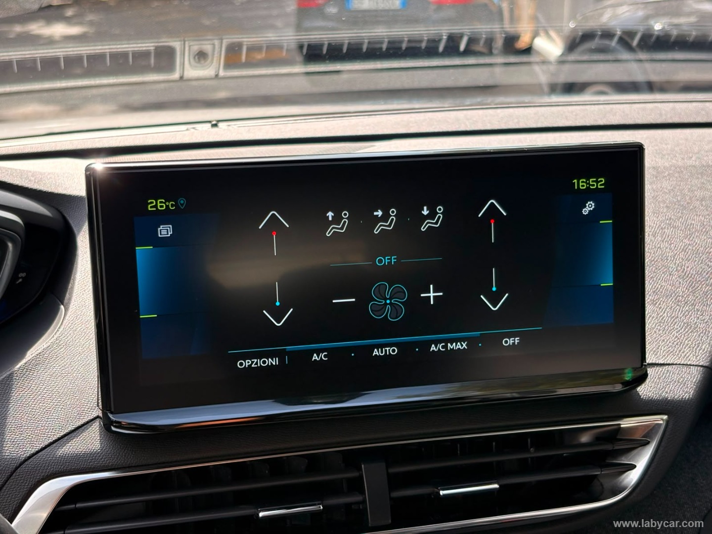 Peugeot 3008 Hybrid 225 e-EAT8 Allure Pack - Immagine 20