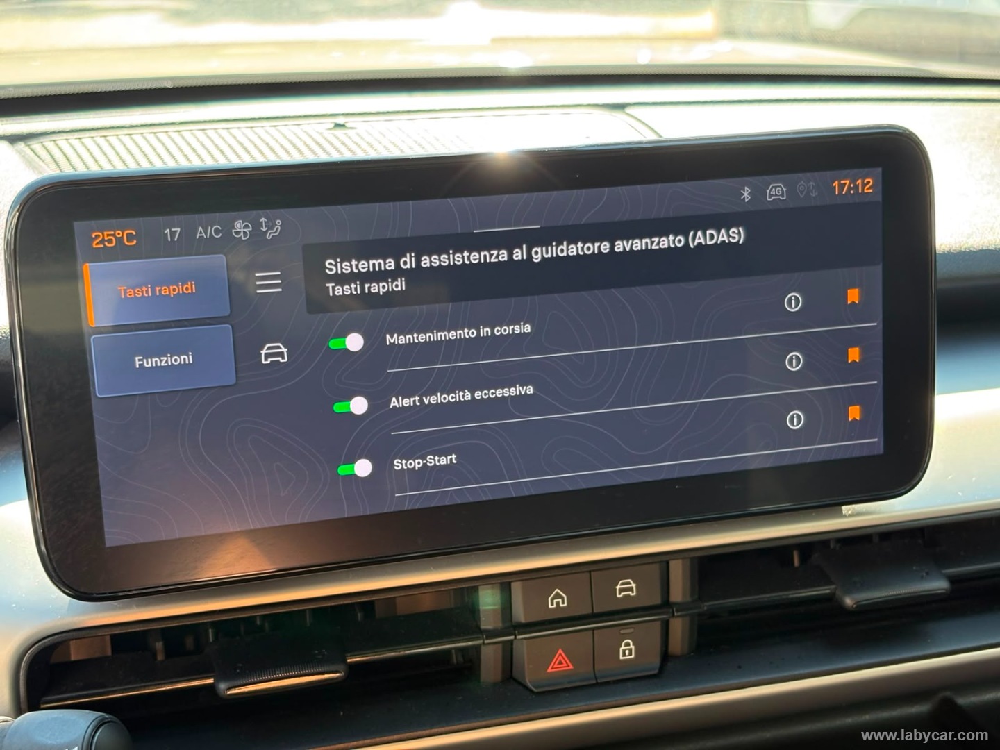 Jeep Avenger 1.2 Turbo Summit - Immagine 20