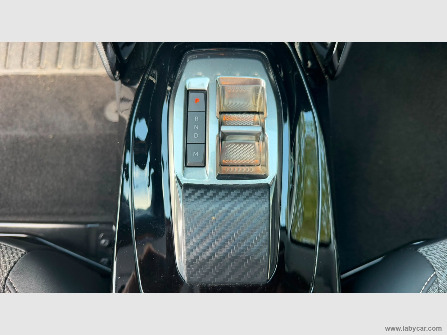 Peugeot 208 Hybrid 110 e-DCS6 Allure - Immagine 20