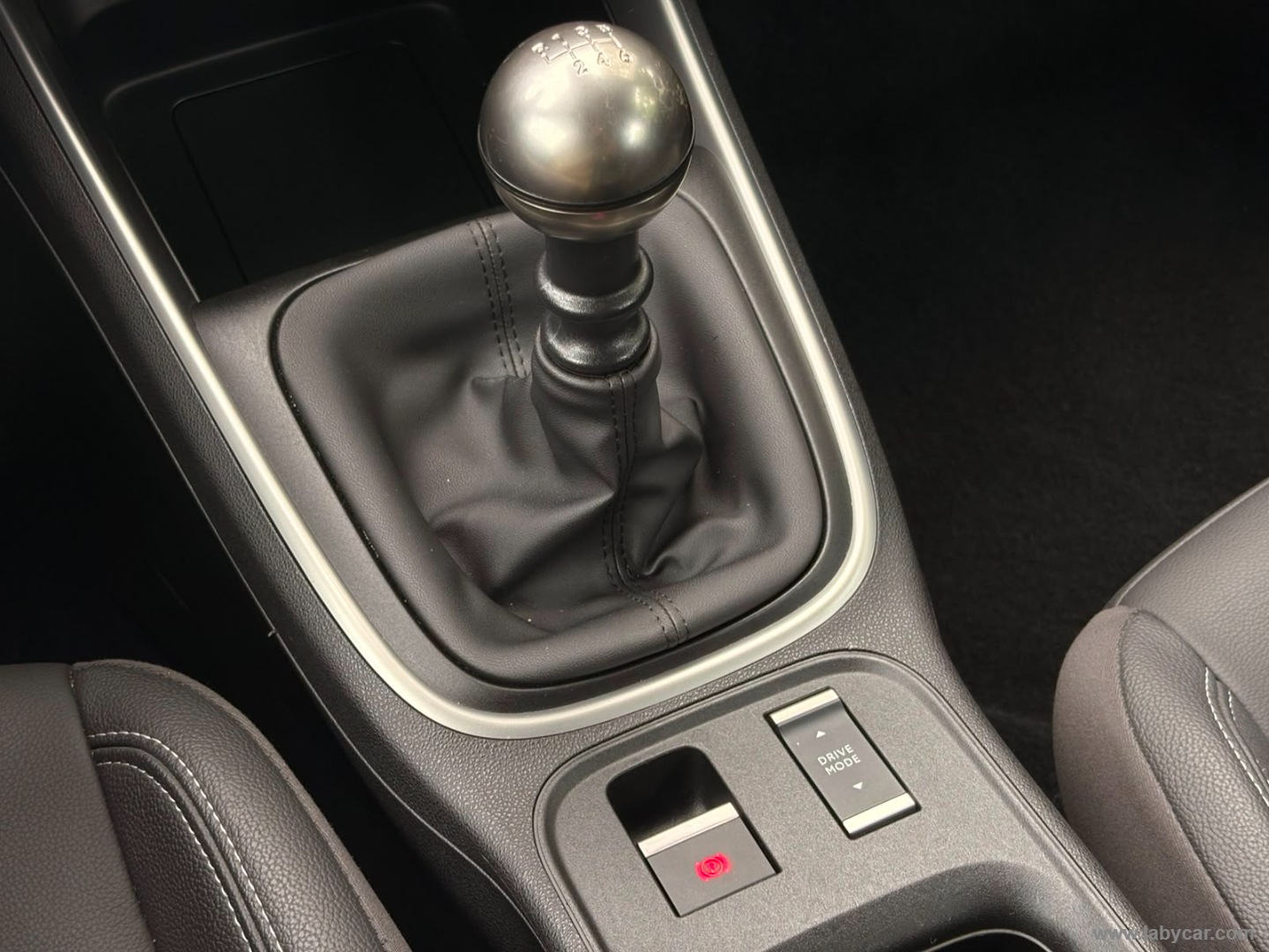 Jeep Avenger 1.2 Turbo Altitude - Immagine 20