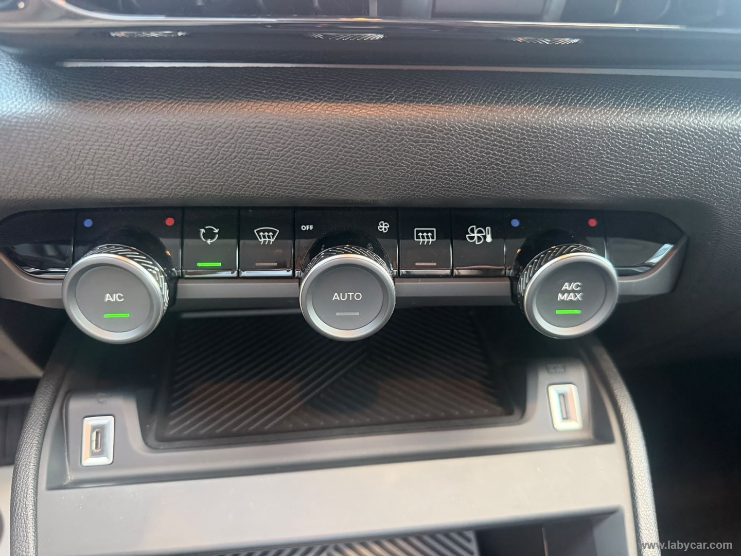 Citroën C4 Hybrid 145 e-DCS6 Plus - Immagine 20