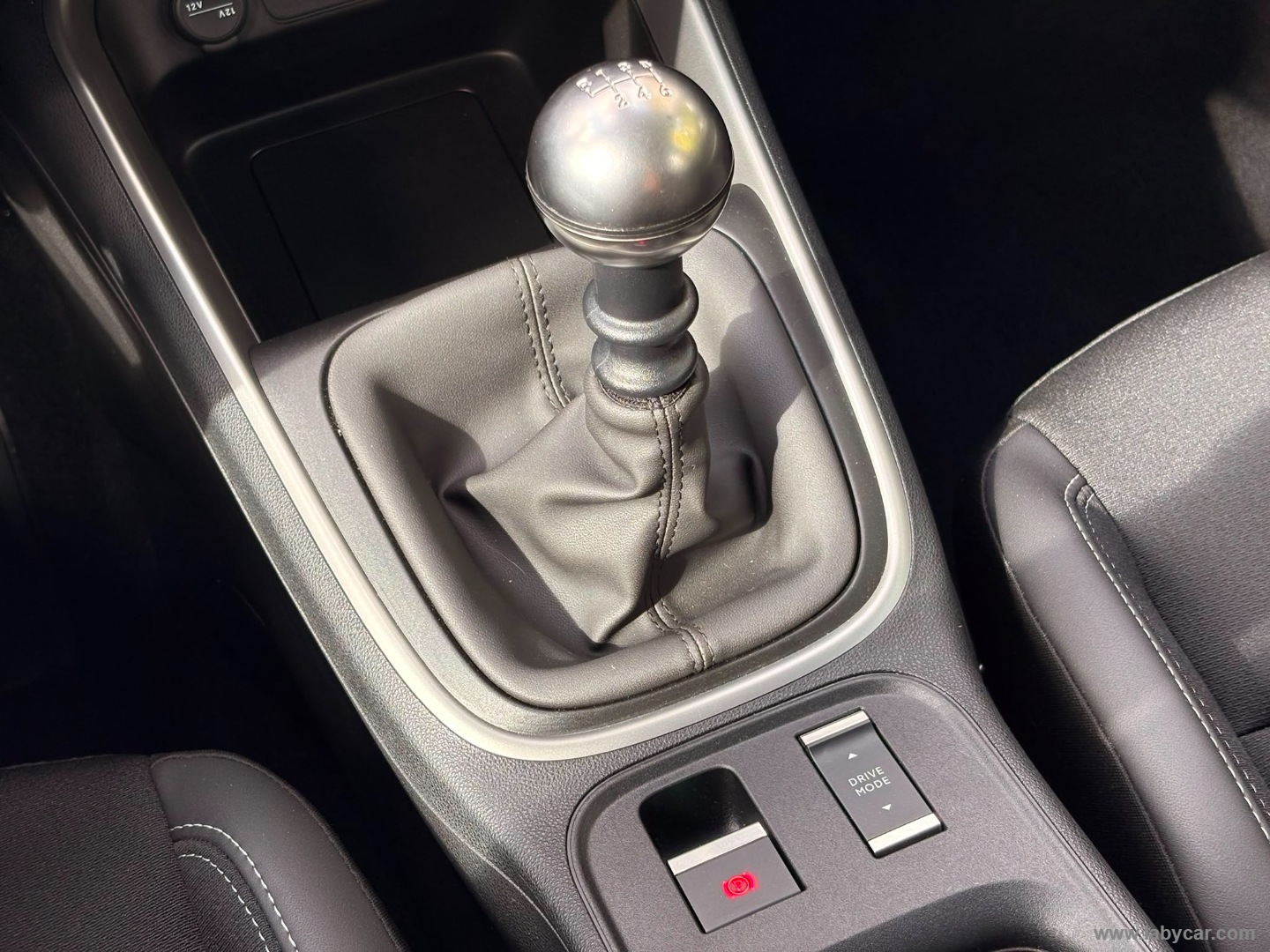 Jeep Avenger 1.2 Turbo Altitude - Immagine 20