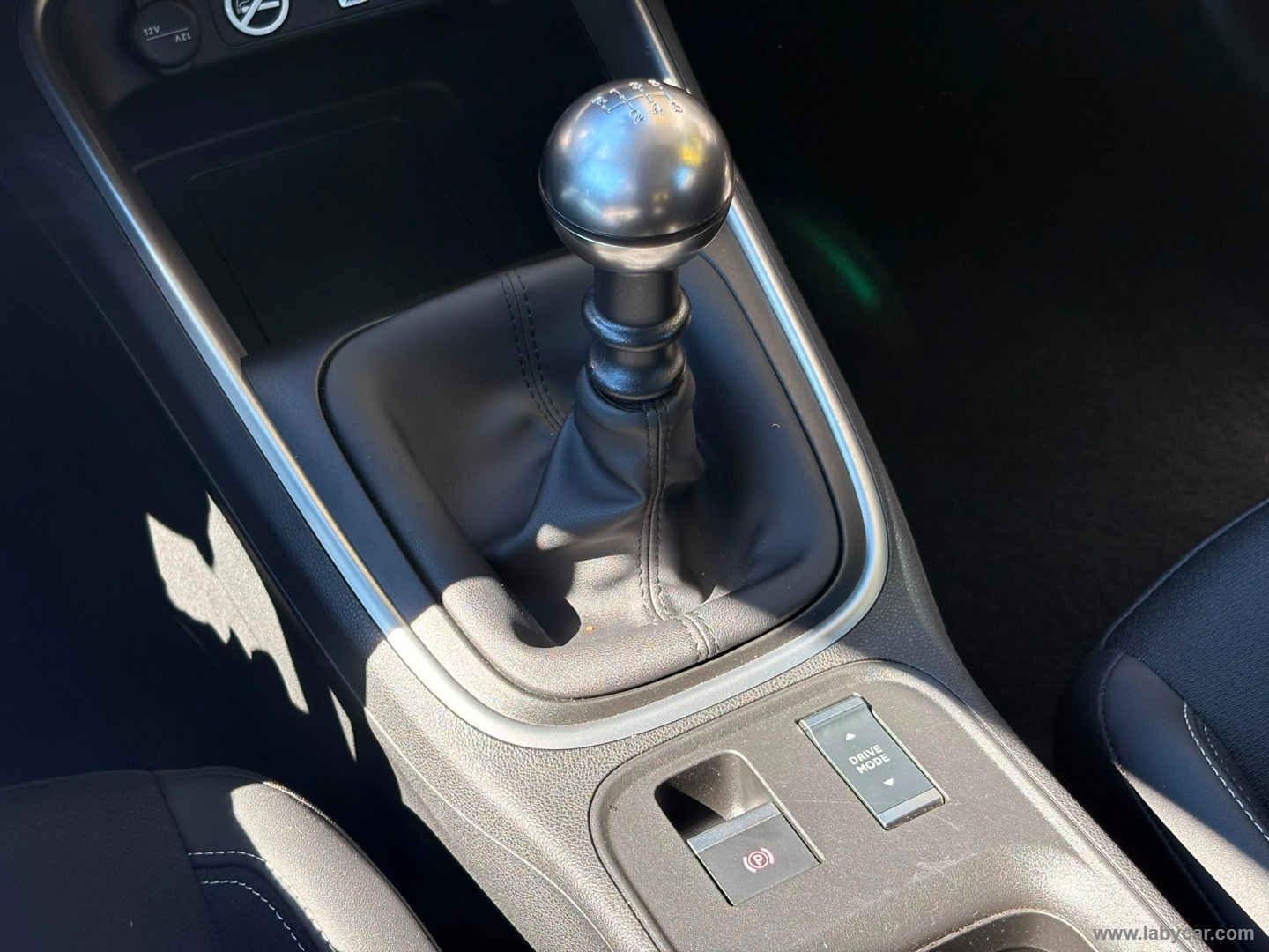 Jeep Avenger 1.2 Turbo Altitude - Immagine 20