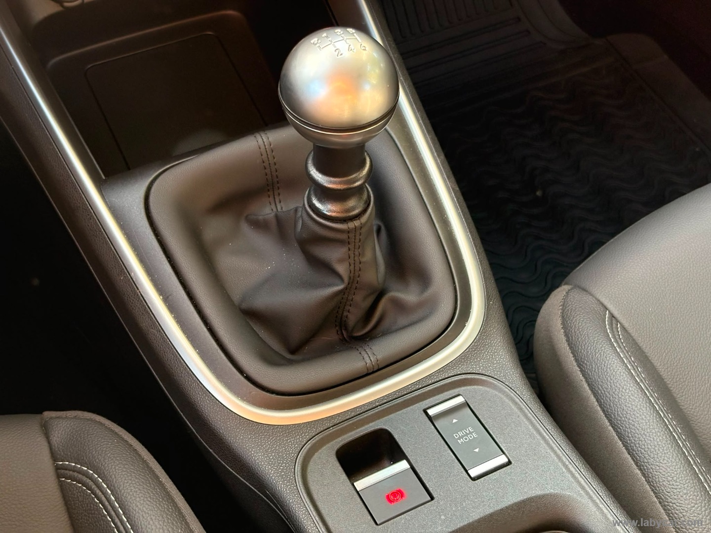 Jeep Avenger 1.2 Turbo Altitude - Immagine 20