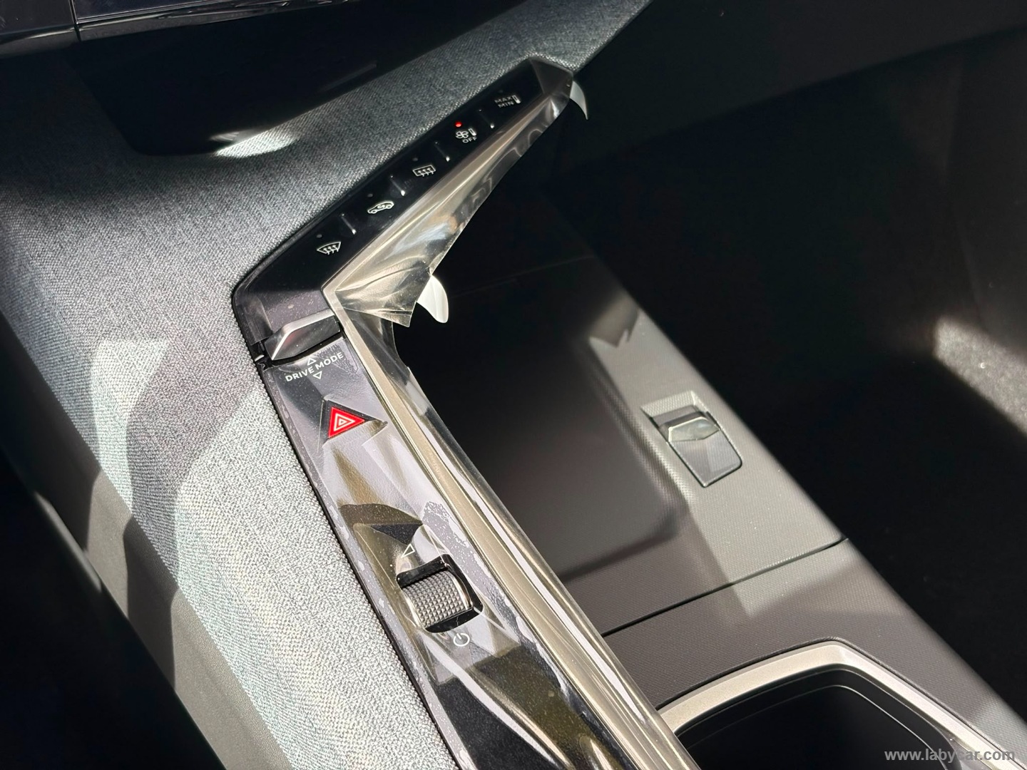 Peugeot 3008 Hybrid 145 e-DCS6 GT - Immagine 20